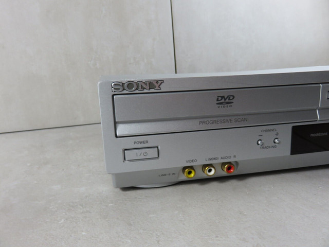 Sony DVD VCR Combo Video Player with Remote Control in Video & TV Accessories in City of Halifax - Image 3