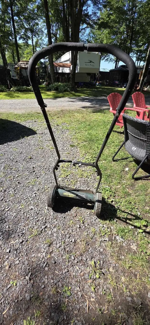 tondeuse manuelle yardworks in Lawnmowers & Leaf Blowers in Longueuil / South Shore - Image 2