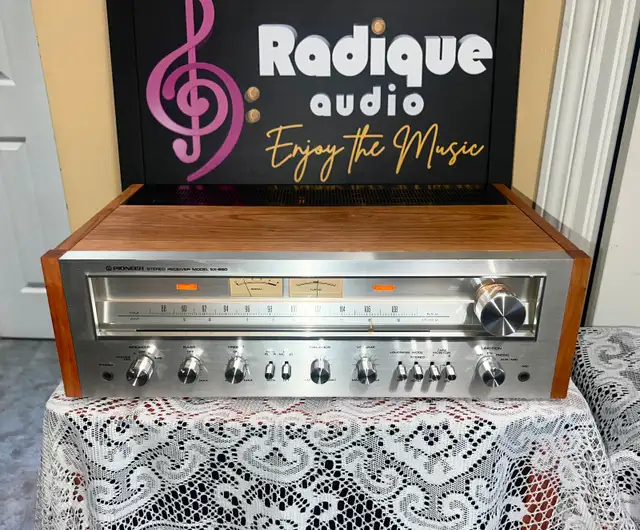 Pioneer SX-650, 35 WPC  Gorgeous Vintage Stereo Receiver in Stereo Systems & Home Theatre in Ottawa - Image 2