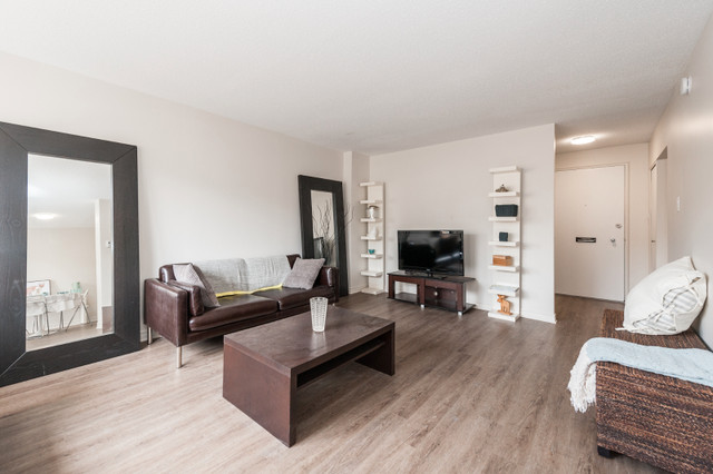 2 Bedroom Garden Home  - Fenced Yard & In suite Laundry in Long Term Rentals in Ottawa - Image 2