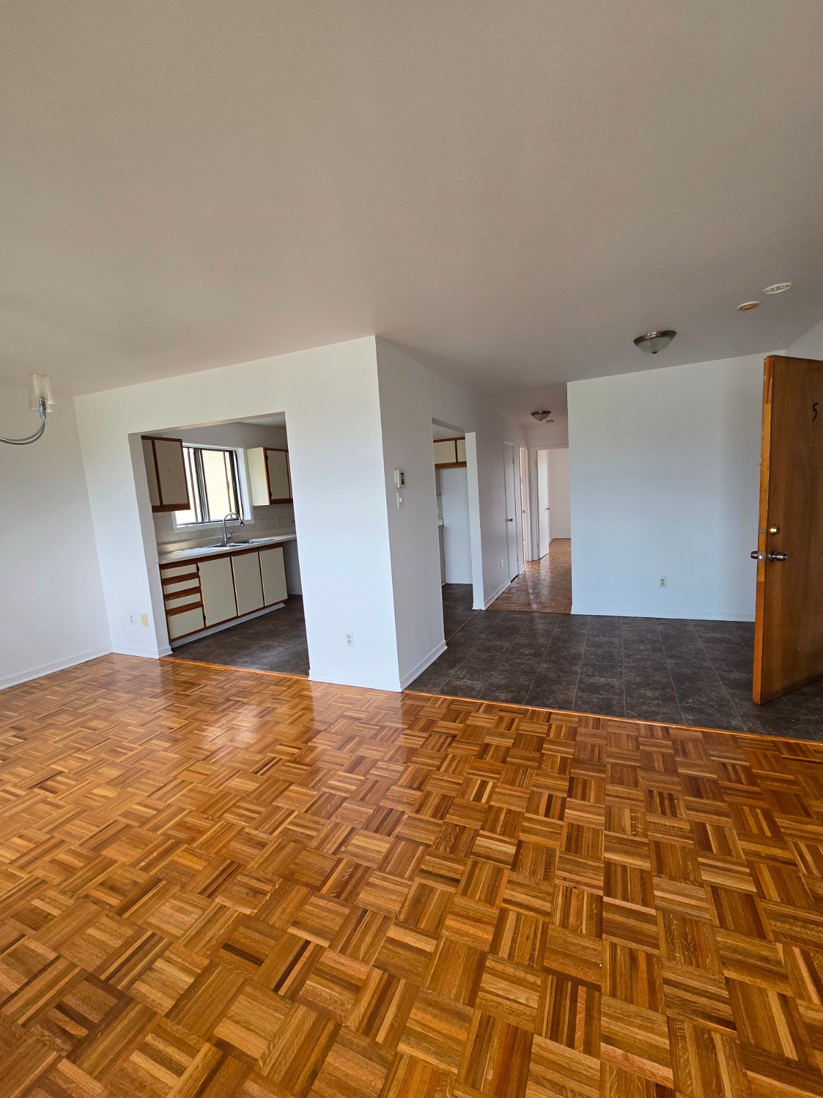 4 1/2  apt — photo 1