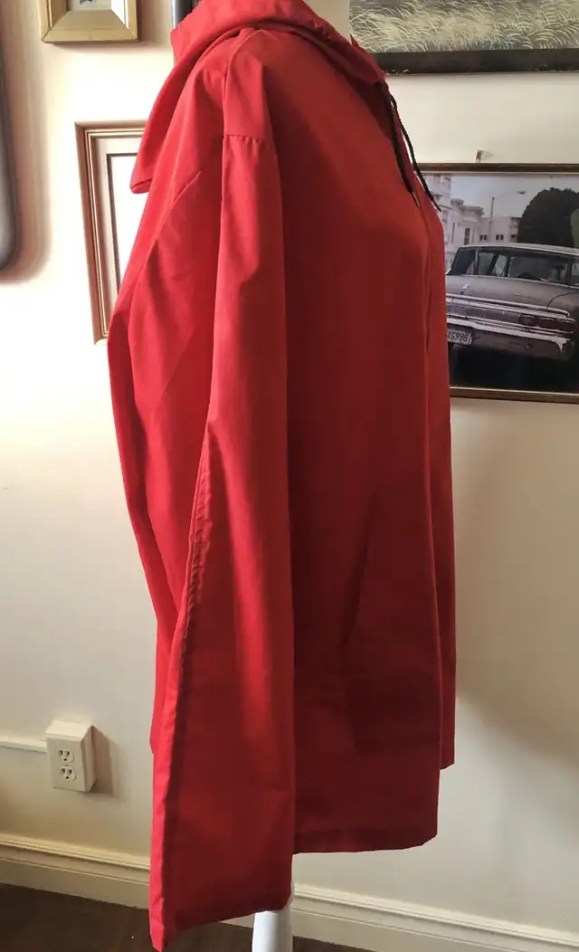 Vintage Red Outdoor Lightweight Jacket Poly Cotton Coat in Women's - Tops & Outerwear in Calgary - Image 6