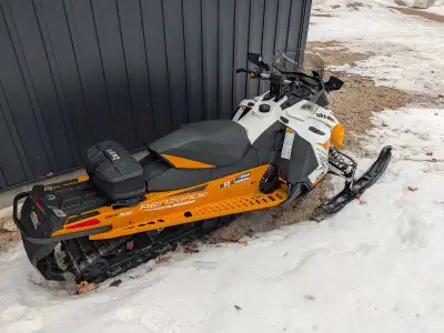 2018 Ski-Doo Renegade "Orange Crush" 900 ACE in Mint Condition with only 9000KMs. Sled was serviced...