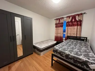 Private Main Floor Room For Rent Near Scarbrough Towen Center private room(girls only) $800/month sh...