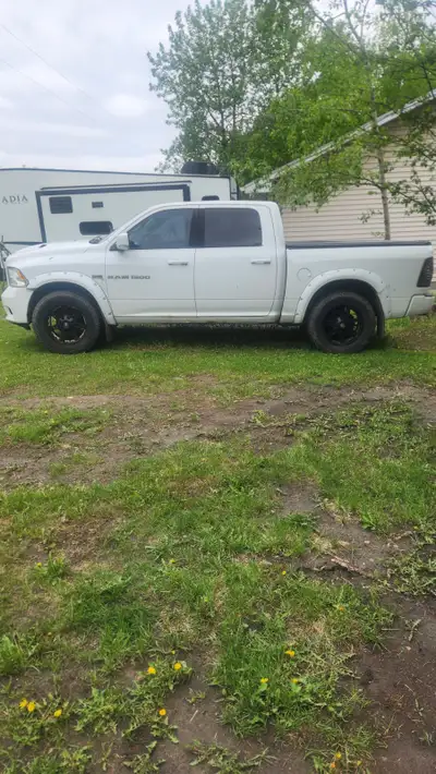 2011 Ram 1500 Sport , runs and drive with active title. Leather interior, sunroof heated and cool se...