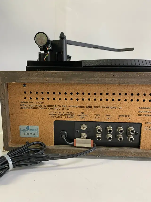 Zenith IS4130 Vintage Turntable Stereo System in Stereo Systems & Home Theatre in City of Toronto - Image 9