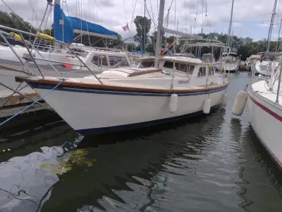 Looking for the perfect balance of comfort, performance, and character in a sailboat? This 1982 Gulf...
