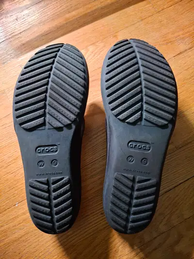 2 prs womens Okabashi slides. 1 pr navy blue, 1 pr beige. New, never worn. Also 1 pr black croc slid...