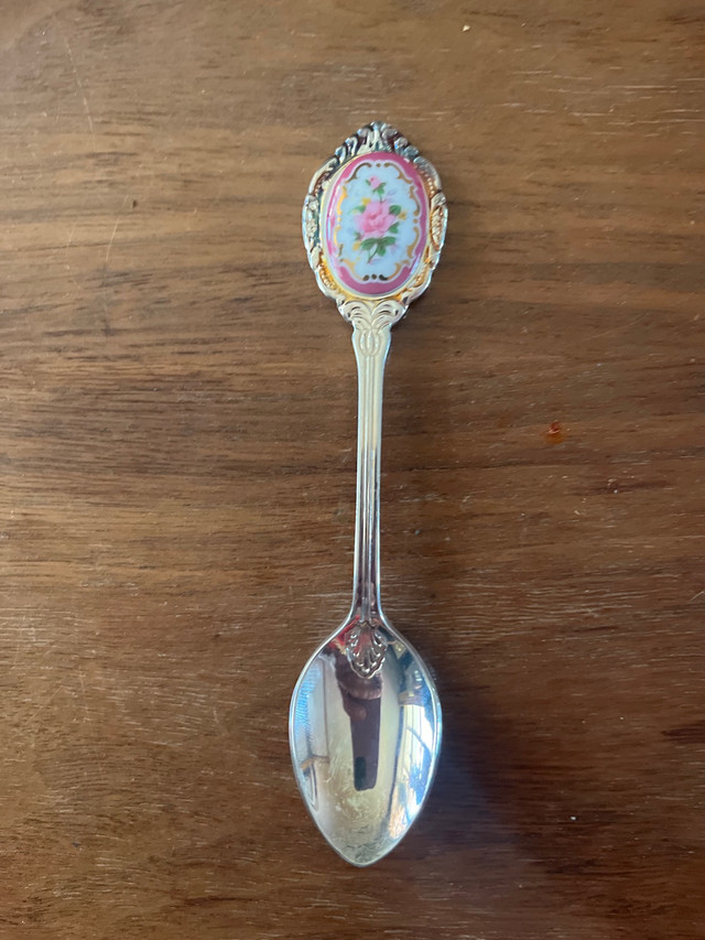 Vintage spoon in Arts & Collectibles in London