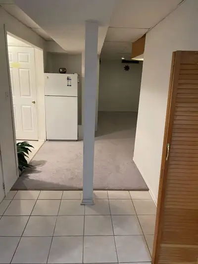 1 BEDROOM BASEMENT APARTMENT, LIVING ROOM, KITCHEN, WASHROOM - Ideal for 2 persons - Shared entrance...