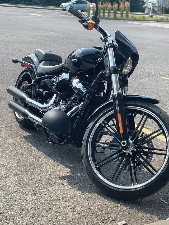 Harley Breakout 2018 négociable in Street, Cruisers & Choppers in Laval / North Shore - Image 3