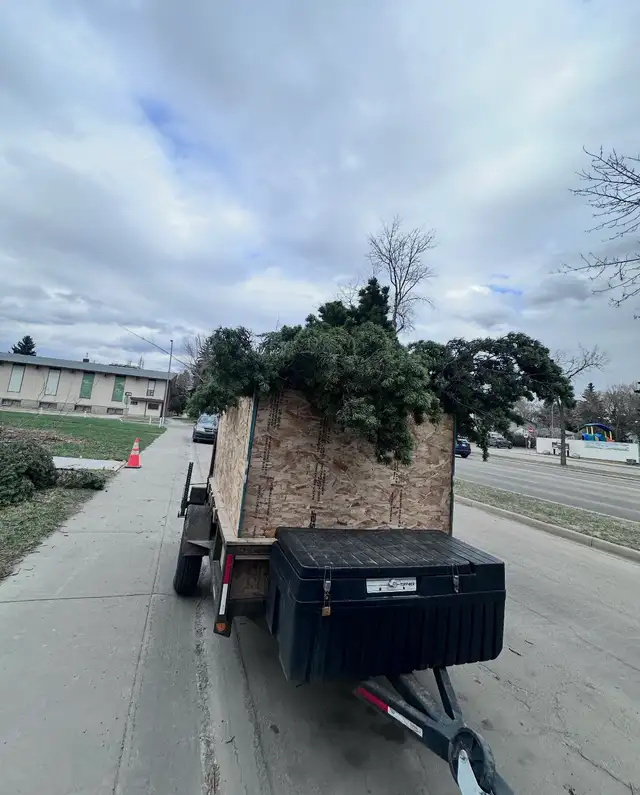     Same-Day Junk Removal & Hauling in Moving & Storage in Edmonton - Image 5