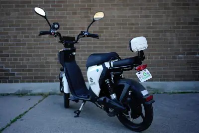 6475704666 - call me