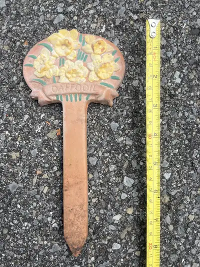 Daffodil Garden Spike (FREE), View more