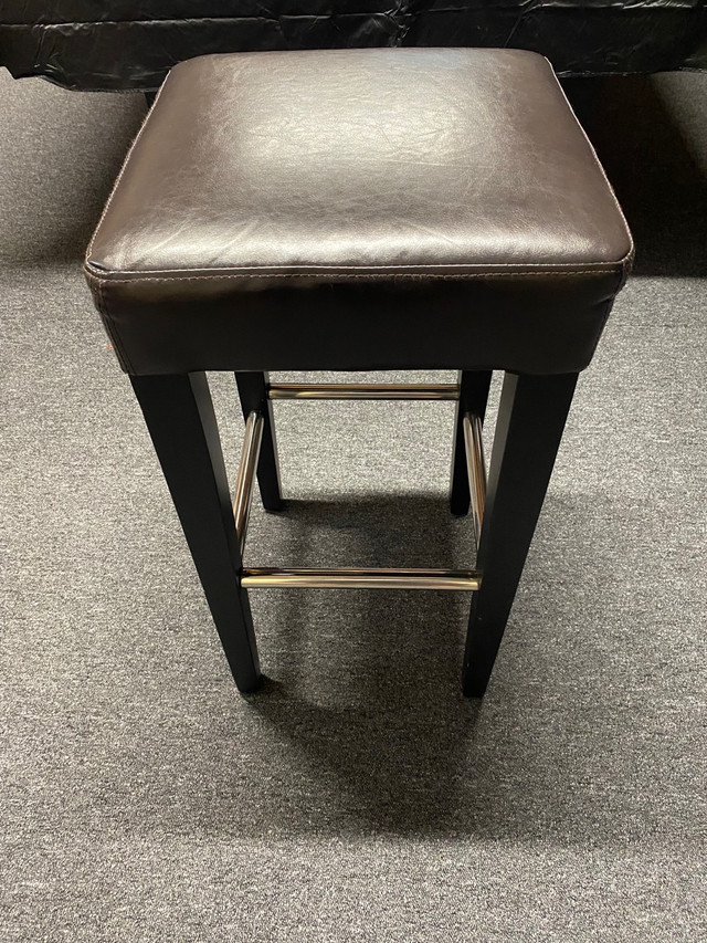 Bar stool in Chairs & Recliners in Oshawa / Durham Region - Image 4