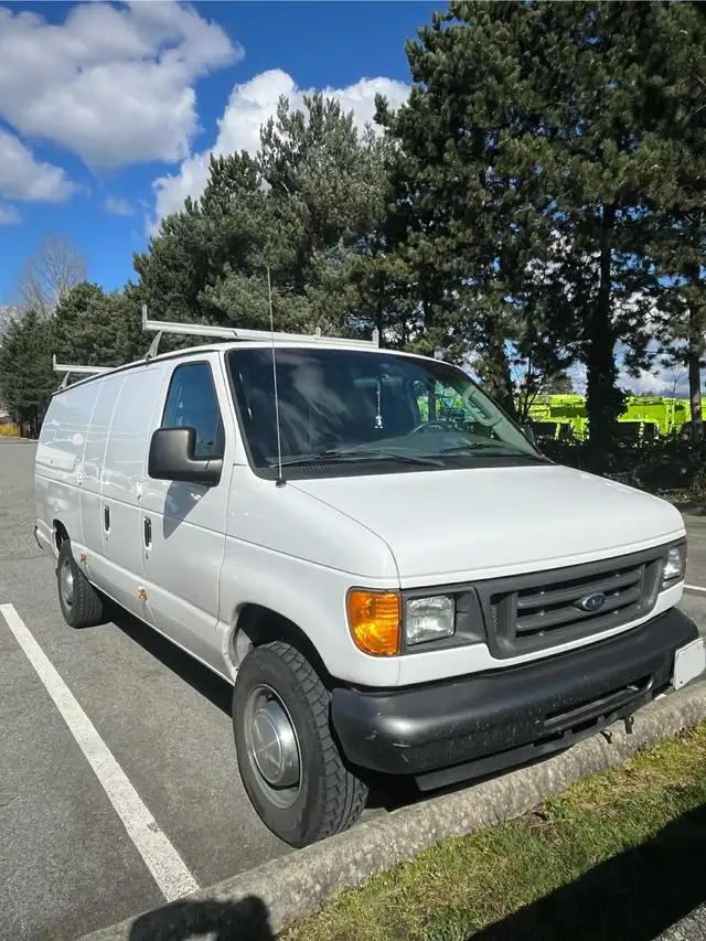 2004 FORD E250
