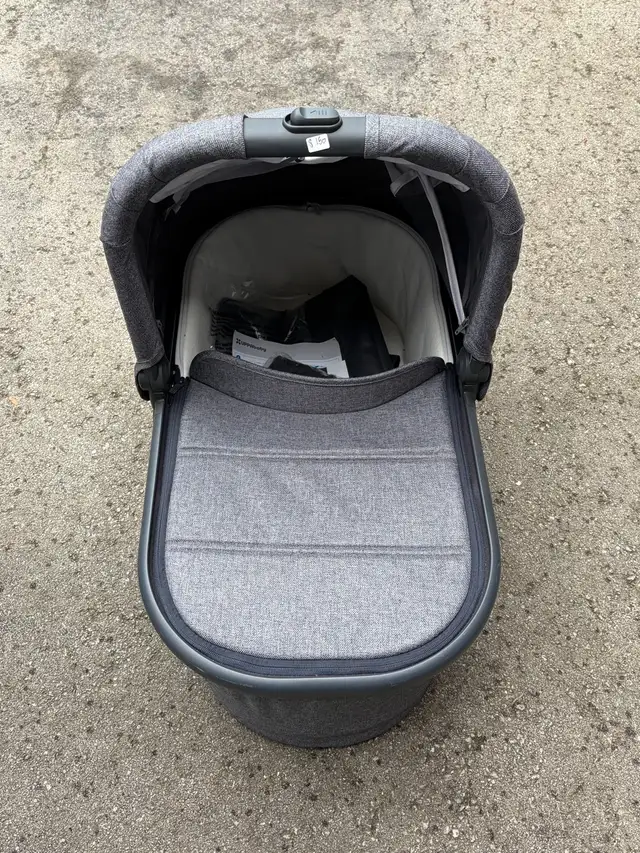 Uppa Baby Cruz V2 Bundle in Strollers, Carriers & Car Seats in Hamilton - Image 5