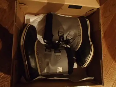 Sorel Kids -40C winter snow boots /bottes d'hiver Used for 1 season only Excellent condition In orig...