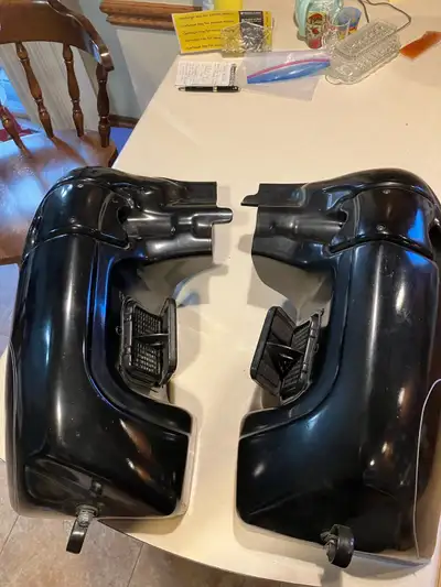 Genuine Harley Davidson vented lower fairings with mounting hardware glovebox’s and covers , repaint...