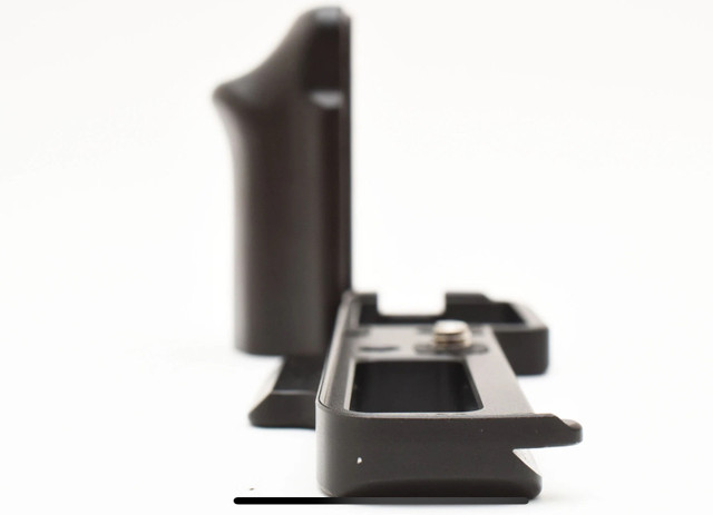 WEPOTO GP-XPRO 3 Hand Grip Ebony Wood for Fujifilm X-PRO3 in Cameras & Camcorders in Chatham-Kent - Image 4