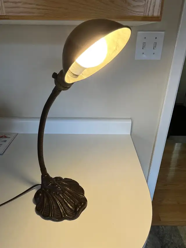 Antique Desk Lamp 1940’s ALADDIN Goose Neck Industrial Cast Iron in Arts & Collectibles in Mississauga / Peel Region - Image 9