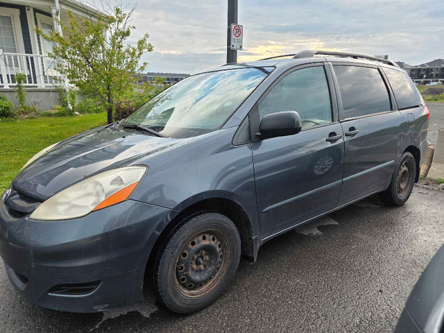 Toyota Sienna 2008 As is in Cars & Trucks in Ottawa - Image 2
