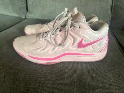 Nike basketball shoes men’s, View more