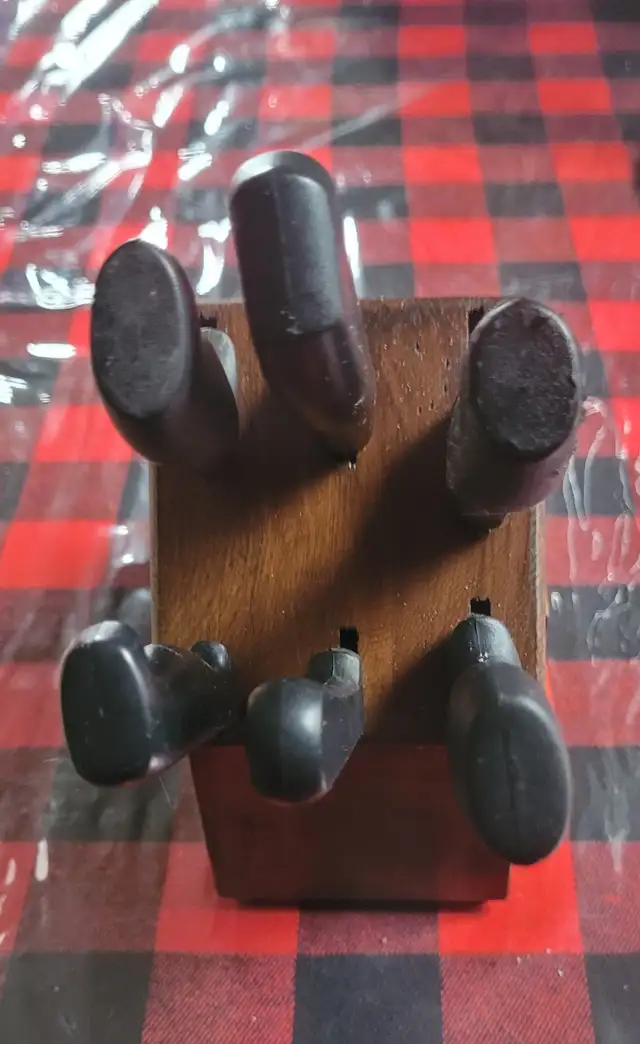 KNIFE BLOCK PRICE FIRM CASH ONLY KELLIGREWS in Other in St. John's - Image 3
