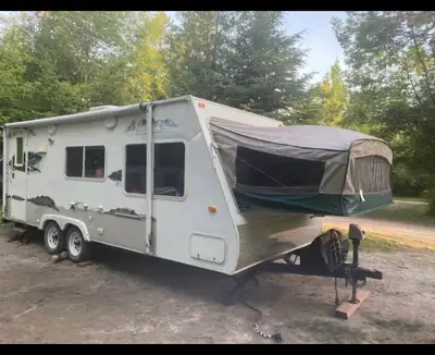 Kodiak travel trailer in good overall condition. It needs a battery, and the tarp has some wear, but...
