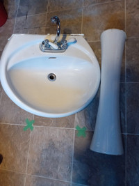 Lavabo sur pied blanc - salle de bain