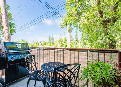 Maison rénovée 3 étages + garage double meublée 2250$/mois – Location au mois (à discuter) ou à l’an...