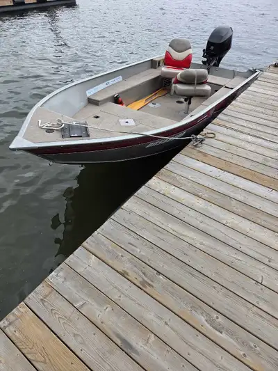2006 Tracker V14 Super Guide – 40HP Mercury Well-equipped and ready for the water. Great setup for f...