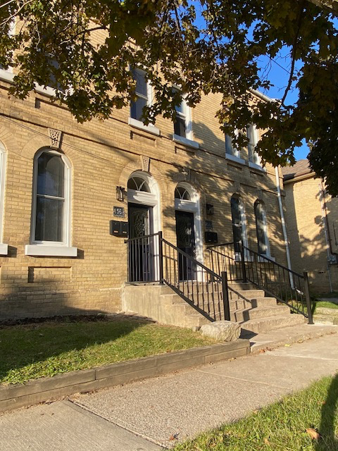 Large Modern 2 Bedroom -$1,800