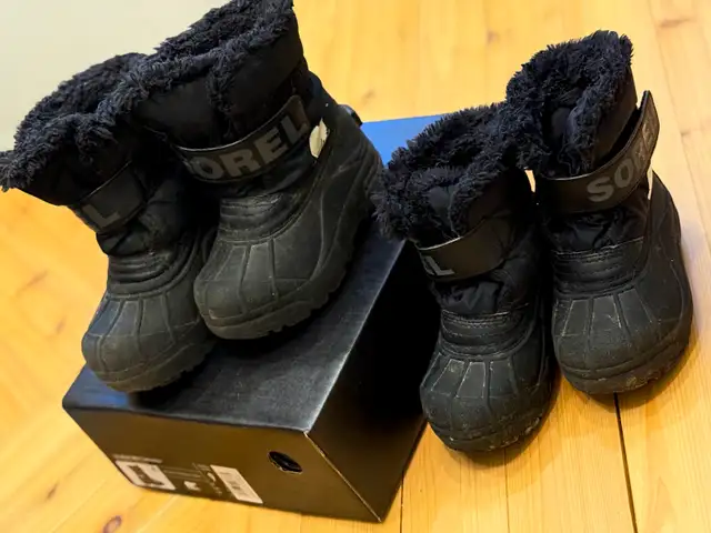 Toddler shoes + boots bundle  (UGG, Sorel, Stride Rite, Hunter) in Kids & Youth in Markham / York Region - Image 6