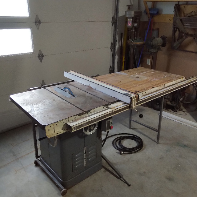 Rockwell 10" Shop Table Saw in Power Tools in Kelowna