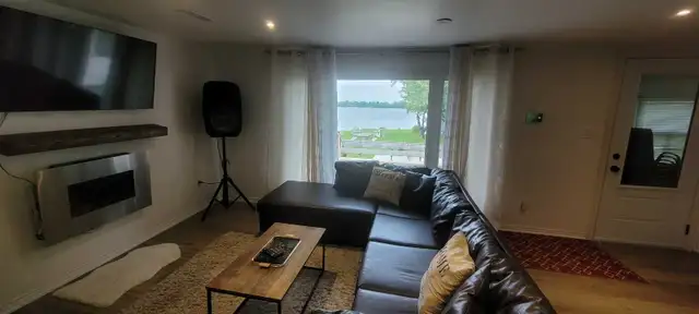 Lakefront Cottage by Lake Scugog in Ontario in Canada - Image 3