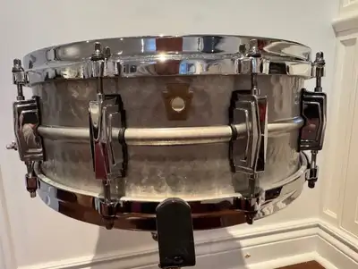 Ludwig 5x14 Acrophonic Hammered Special Edition Snare - Used, View more