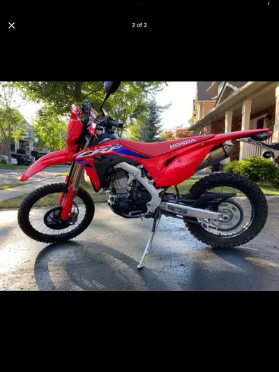 The bike is basically new and in perfect shape. Comes with: -Zeta rear lowering link -OEM rear link...