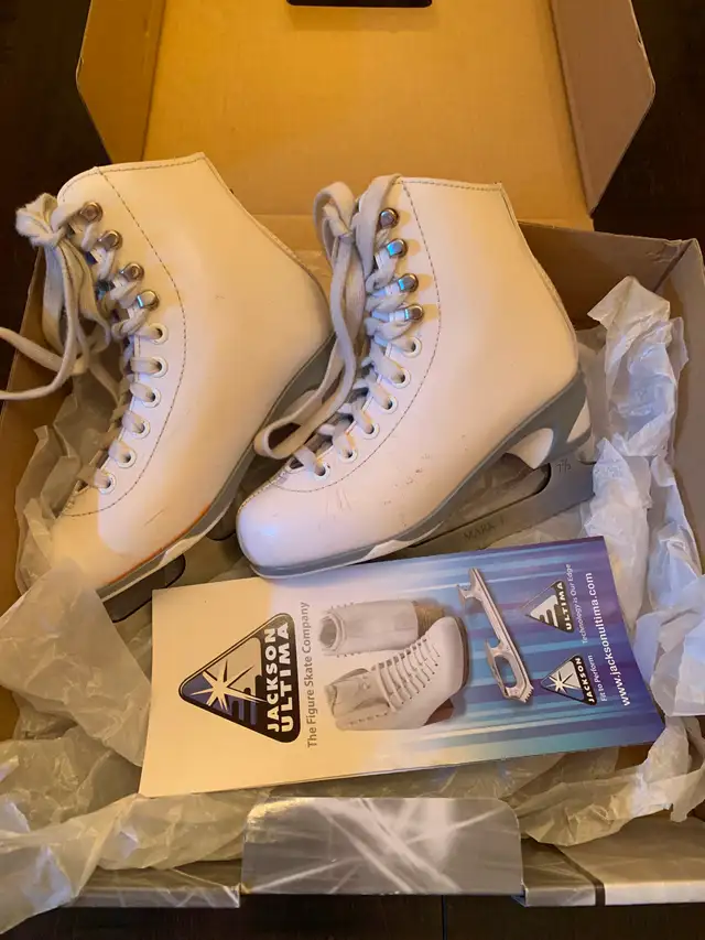Jackson 150 Figure Skates – Youth Size 13J – $40 in Skates & Blades in Calgary - Image 4