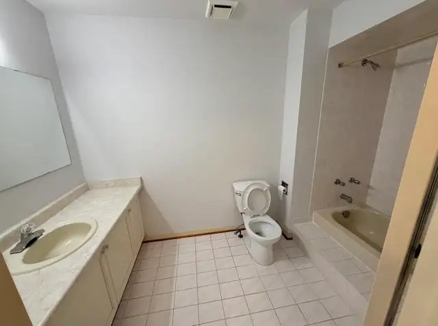 ROOMS FOR RENT - ETOBICOKE  in Room Rentals & Roommates in Mississauga / Peel Region - Image 7