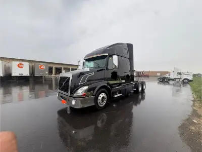 Volvo VNL 2006 D12 Manual transmission 13 speed 2.6 million km original transmission and engine Anua...