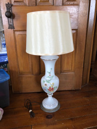 Vtg Milk Glass Hand Painted Table Lamp
