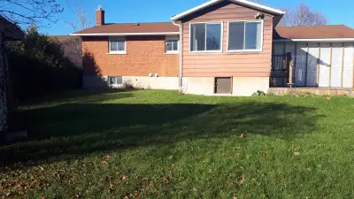 Spacious 2 bedroom( plus sunroom)