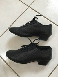 Boys/Girls Dance Shoes Size 1-2
