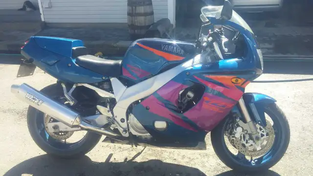 Yamaha YZF 600RG in Sport Bikes in Edmonton - Image 3