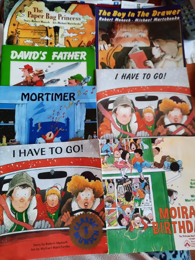 ROBERT MUNSCH BOOKS, LOT OF 16 STORIES  in Children & Young Adult in Muskoka - Image 3