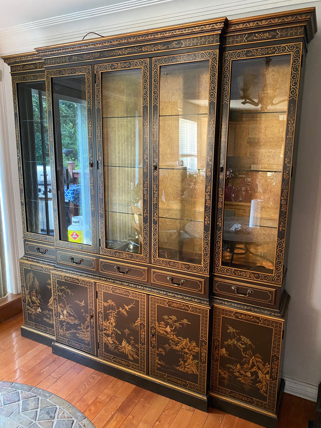 Drexel Asian Chinoiserie Hand Painted Breakfront China Cabinet in Hutches & Display Cabinets in City of Toronto - Image 4