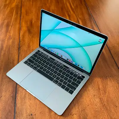 For sale is an Apple MacBook Pro 13.3” Late 2016 i5 Touchbar, 8gb, 256gbSD, Space Gray. Excellent co...