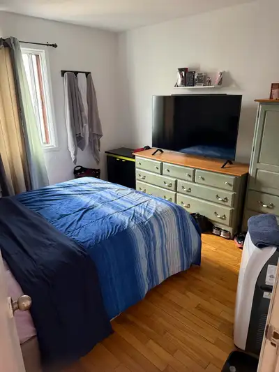 4 1/2 non chauffé, idéal pour une famille. Situé dans un quartier calme avec plusieurs écoles à prox...
