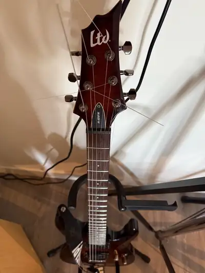 This is a super cool and unique take on the classic Tele! The Squier Vintage Modified Telecaster Spe...